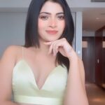 Ruchira Jadhav Instagram - You better love what You see 🫶🏻 Well, I’m fortunate enough to have admirers and believers like you all.. Warm hugs to all of you 💓 And those few critics out there.. आपको ढेर सारा प्यार !🤗 I’ll make sure that I’ll turn everything into the betterment. #ruchirasays please continue doing your job, so I can do mine ✨☺️♥️ Wearing : @4everubandra #RuchiraJadhav