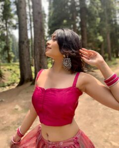 Ruchira Jadhav Instagram - Chanelling my inner रानी 💗✨🌙 

#RuchiraJadhav