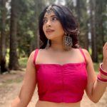 Ruchira Jadhav Instagram - रानी…… इन रानी पिंक 💗 #RuchiraJadhav #Rani Team : @omii_showme @makeupbyberdesaurabh @samprata23