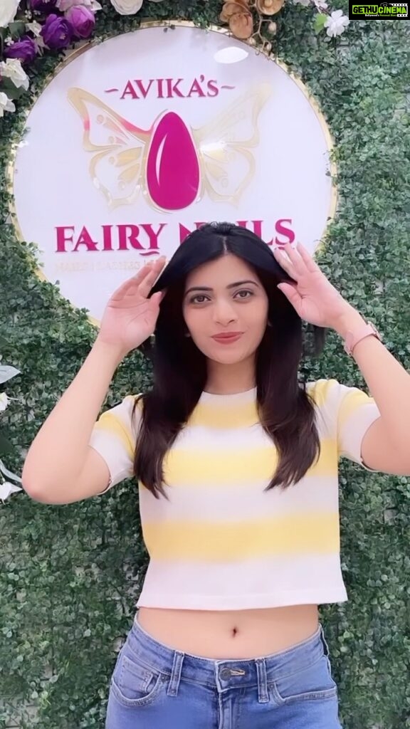 Ruchira Jadhav Instagram - Getting ready for my upcoming 🎥 @avikasfairynails ✨💜 Hairdo before I fly ✈️