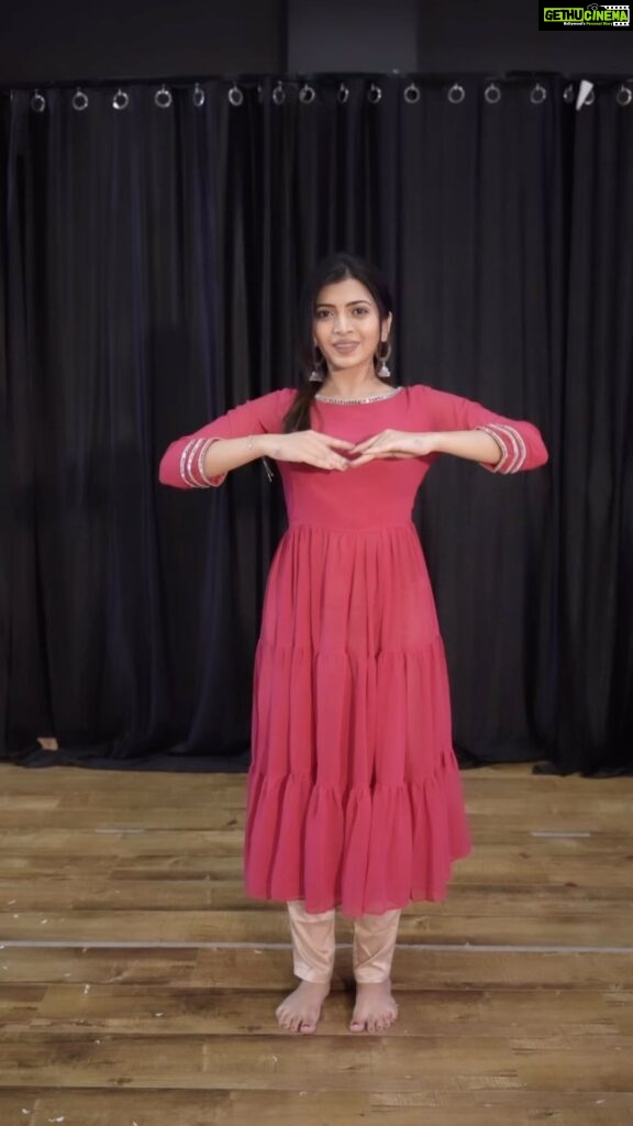 Ruchira Jadhav Instagram - I’ve always loved Dancing. Because I’ve always believed that, Dancing is the most spontaneous expression of an ecstatic heart. And now.. as I’m exploring classical dance to broaden my horizons… The form that I’m never introduced before to.. Learning धीरे धीरे ☺️ But making sure that I make Myself proud & happy ✨ #ruchirasays stay tuned…… 💗 #RuchiraJadhav