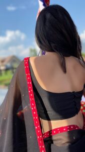 Ruchira Jadhav Instagram - हूर-ए-कश्मीर 🖤