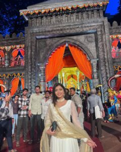 Ruchira Jadhav Instagram - लालबागच्या राजाचा विजय असो 🌺🙏🏻

बाप्पा तुझी रुपे अनेक…
भक्ताच्या ठायी तुझी कृपा ही नेक…
या जीवना फक्त तुझी साथ हवी
साकडं घालते तुझी ही लेक… ✨

~ रुचिरा

#ruchirasays #bappamoraya #mumbai #ganeshotsav #laalbagcharaja #mumbaicharaja 
#RuchiraJadhav