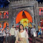 Ruchira Jadhav Instagram – लालबागच्या राजाचा विजय असो 🌺🙏🏻

बाप्पा तुझी रुपे अनेक…
भक्ताच्या ठायी तुझी कृपा ही नेक…
या जीवना फक्त तुझी साथ हवी
साकडं घालते तुझी ही लेक… ✨

~ रुचिरा

#ruchirasays #bappamoraya #mumbai #ganeshotsav #laalbagcharaja #mumbaicharaja 
#RuchiraJadhav