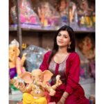 Ruchira Jadhav Instagram - गणपती बाप्पा मोरया 🌺🙏🏻 बाप्पाच्या आगमनाने आपल्या आयुष्यात भरभरून सुखसमृद्धी येवो, हीच गणरायाच्या चरणी प्रार्थना 🙏🏻 श्री गणेश चतुर्थीच्या हार्दिक शुभेच्छा ! 🌺 #GanpatiBappa #Ganeshotsav #Mumbai #RuchiraJadhav