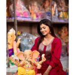 Ruchira Jadhav Instagram - गणपती बाप्पा मोरया 🌺🙏🏻 बाप्पाच्या आगमनाने आपल्या आयुष्यात भरभरून सुखसमृद्धी येवो, हीच गणरायाच्या चरणी प्रार्थना 🙏🏻 श्री गणेश चतुर्थीच्या हार्दिक शुभेच्छा ! 🌺 #GanpatiBappa #Ganeshotsav #Mumbai #RuchiraJadhav