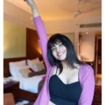 Ruchira Jadhav Instagram - BANG On💕 Clearly obsessed with these bangs…☺️ Girls.. If you too like the bangs but you’re not sure about trying it on your real hair.. get this supercool Bang on look with @gemeriahair ✨ #RuchiraJadhav