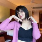 Ruchira Jadhav Instagram - BANG On💕 Clearly obsessed with these bangs…☺️ Girls.. If you too like the bangs but you’re not sure about trying it on your real hair.. get this supercool Bang on look with @gemeriahair ✨ #RuchiraJadhav