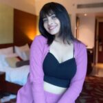 Ruchira Jadhav Instagram - BANG On💕 Clearly obsessed with these bangs…☺️ Girls.. If you too like the bangs but you’re not sure about trying it on your real hair.. get this supercool Bang on look with @gemeriahair ✨ #RuchiraJadhav