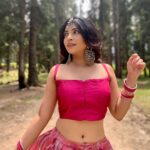 Ruchira Jadhav Instagram - Chanelling my inner रानी 💗✨🌙 #RuchiraJadhav