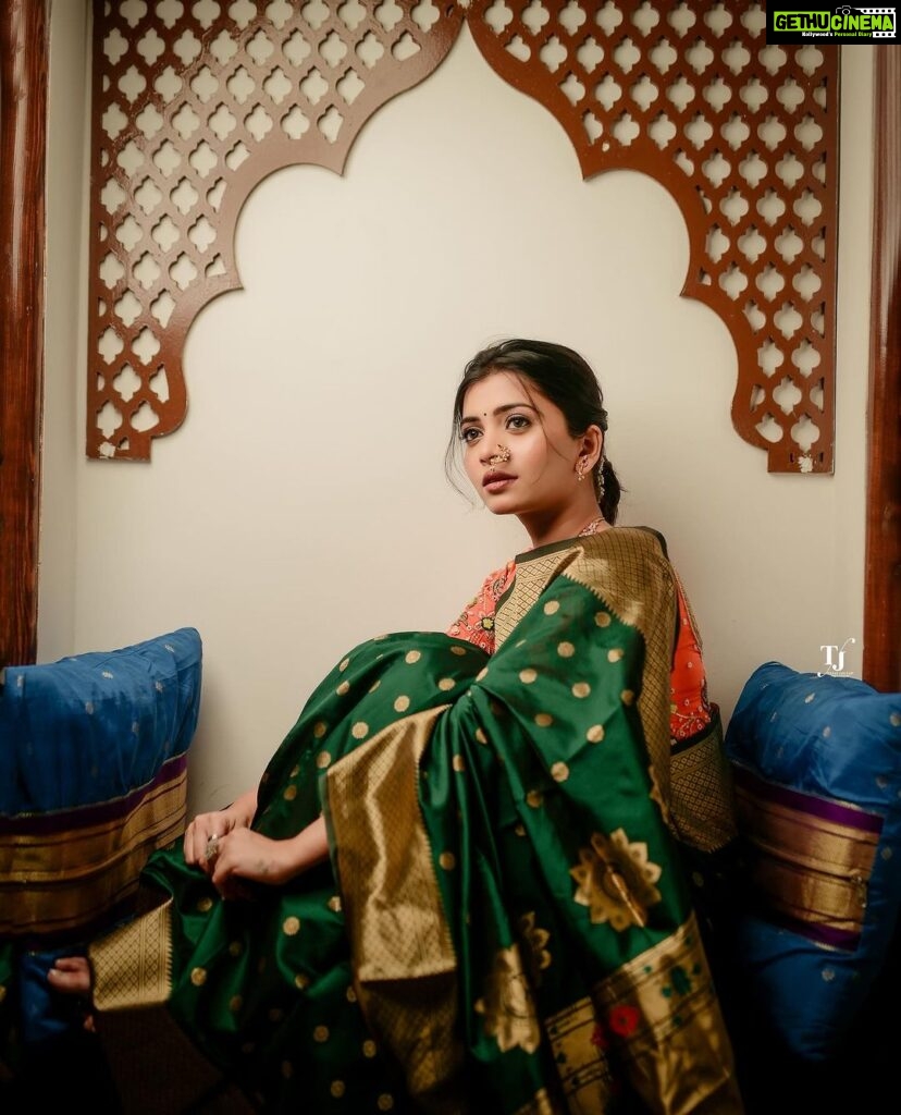 Ruchira Jadhav Instagram - 🌼शुभ दसरा🌼 सोनं घ्या सोन्यासारखे रहा🌱✨ Dolled up like दसऱ्याचं सोनं 🍃☺️