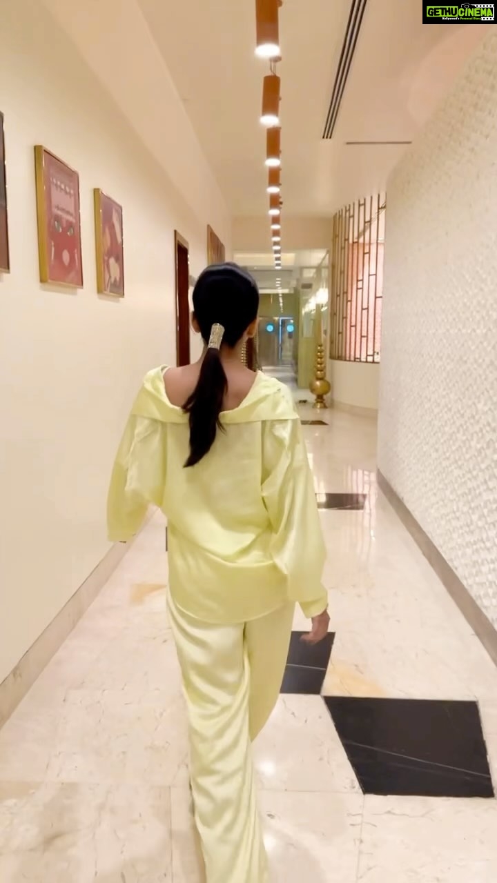 Ruchira Jadhav Instagram - मुझे ना छुना…🧚♀️✨🪄 Entering into #navratri week be like…… #RuchiraJadhav #ruchirasays #ParihhonMain Stay tuned for this one⚜️ Makeup : @glambypallavi Hairstyle: @dat_mysterious_gal Photographer @thepawanshinde Outfit: @emiraasbyindrani Jewellery: @silverqueenj