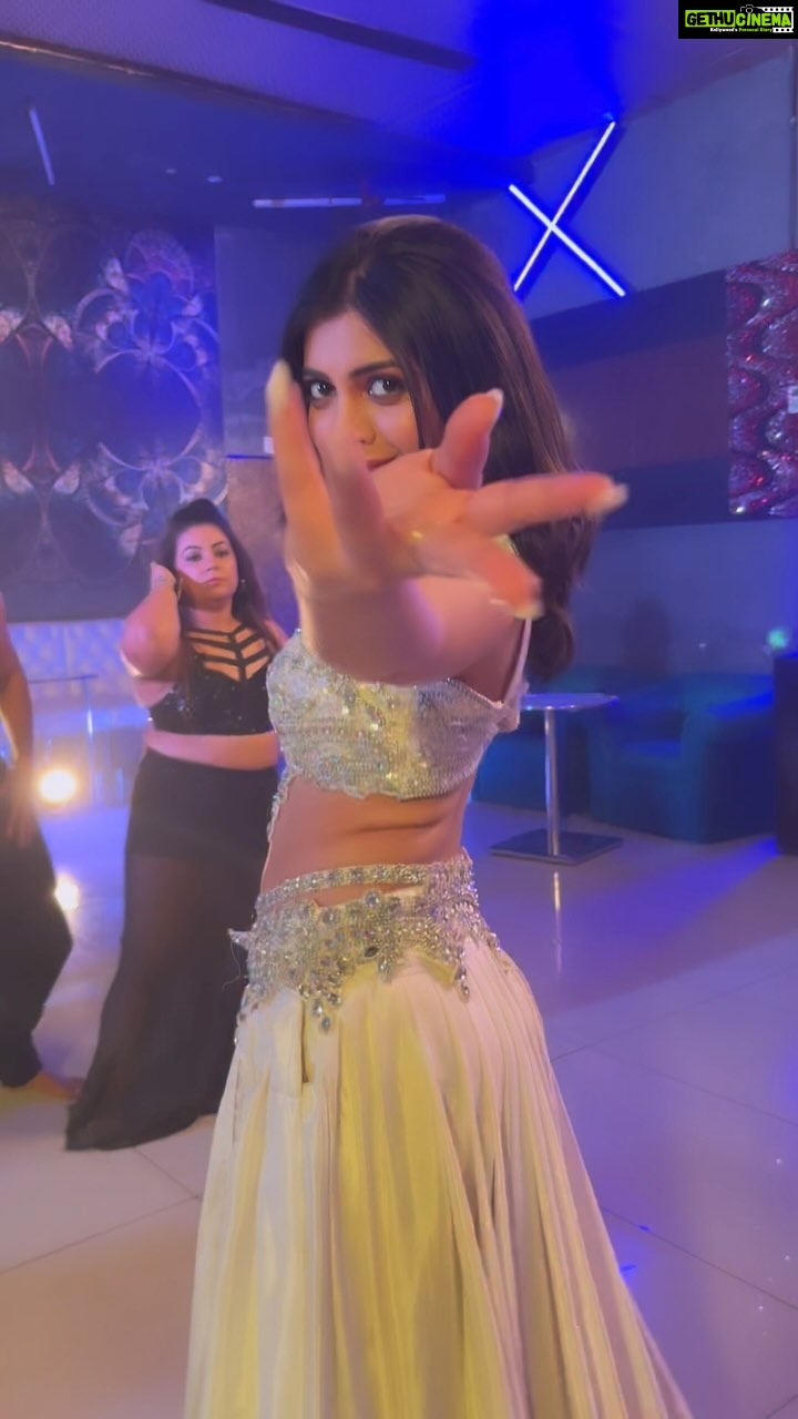Ruchira Jadhav Instagram - Doing the things that I’ve never done before gives me immense satisfaction being an Actor❤️🔥 Here’s the glimpse of my look from the special song that I performed in upcoming Suspense Thriller “DAAK- the marathi movie” 🎥 #ruchirasays Stay tuned as I share the details ✨🤍 #RuchiraJadhav अब बोलो… 🌸 या 🔥