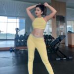 Ruchira Jadhav Instagram - Thirst-day Trap 🪤💛💦 #RuchiraJadhav #workout #routine #Fitness #fitlife