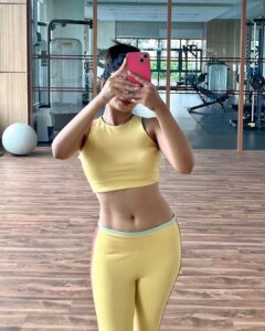 Ruchira Jadhav Instagram - Thirst-day Trap 🪤💛💦

#RuchiraJadhav #workout #routine #Fitness #fitlife