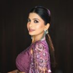 Ruchira Jadhav Instagram - Okay.. so I showed these pictures to mumma & was waiting to hear from her.. But she kept on staring at pictures as she didn’t have her specs on. I asked her.. “Mummy.. Kase aahet majhe photos” All that mumma said was.. “didi tu aahes..?? Mala vatla Aishwarya aahe”!! आणि तिने लगेच दृष्ट काढली. ☺️☺️ #ruchirasays No It's not about comparison with my favourite actress, but the sweet resemblance in my mom's eyes that truly made that moment. Her love makes me blush 💖✨ #littlethings