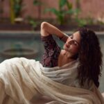 Ruhani Sharma Instagram - 🌻 . . . . 📸 @akshay.rao.visuals Mua @makeuphairbyrahul Styling @hersheyy05 Saree @suta_bombay Jewelry @bcos_its_silver