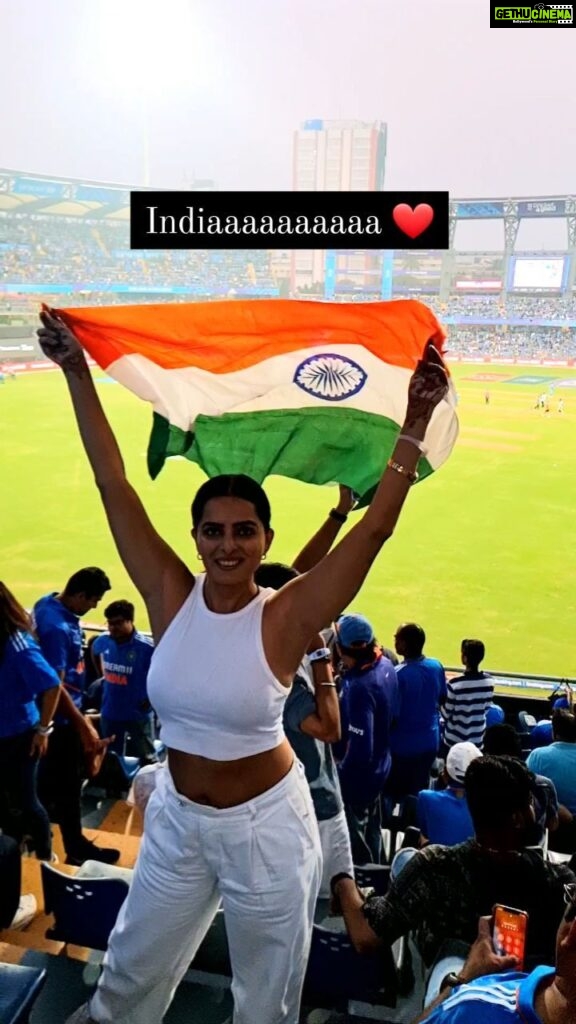 Ruhi Chaturvedi Instagram - Hum Jeet Gaye ❤️. The best day every. Kya vibe thi stadium Mai. Mazza aagaya . . . #indiavssrilanka #cupthohamarahihain #worldcup2023