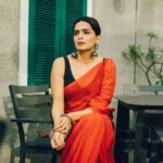 Ruhi Chaturvedi Instagram - Behen ki Saree , Maa ki Jewellery aur Meri Bindiya ✨️ . . . Pic @lensationnnnn Saree @sacorina personal collection . . . #sareelove #lovelovelove❤️ #ahmedabaddiaries #navratri2023colour #orange DoubleTree By Hilton - Ahmedabad