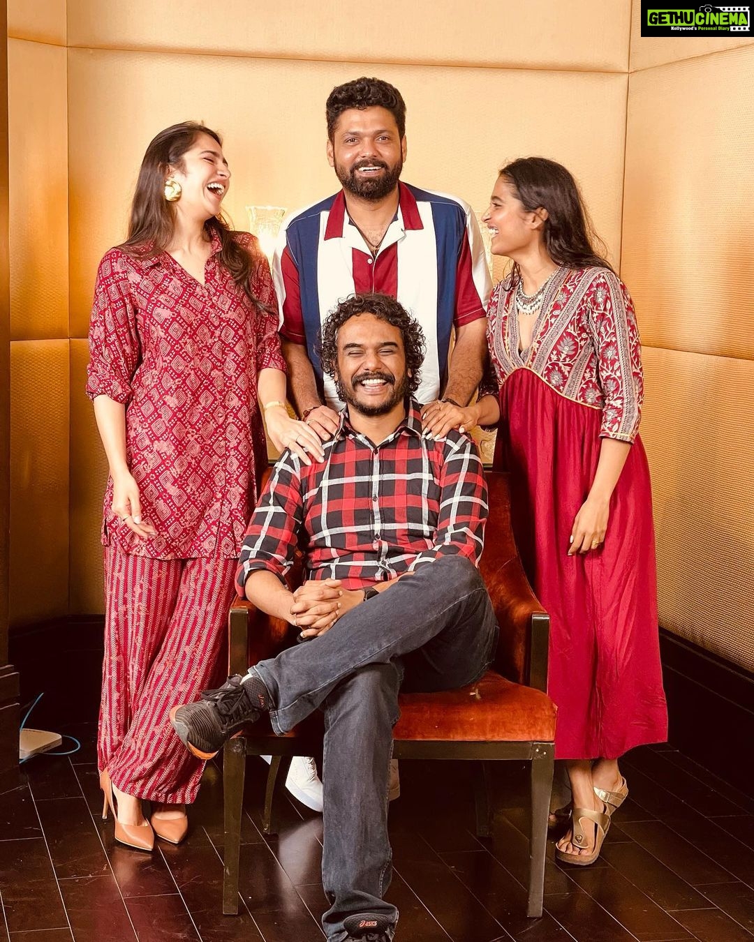 Rukmini Vasanth Instagram - One family foto🫠🧿♥️