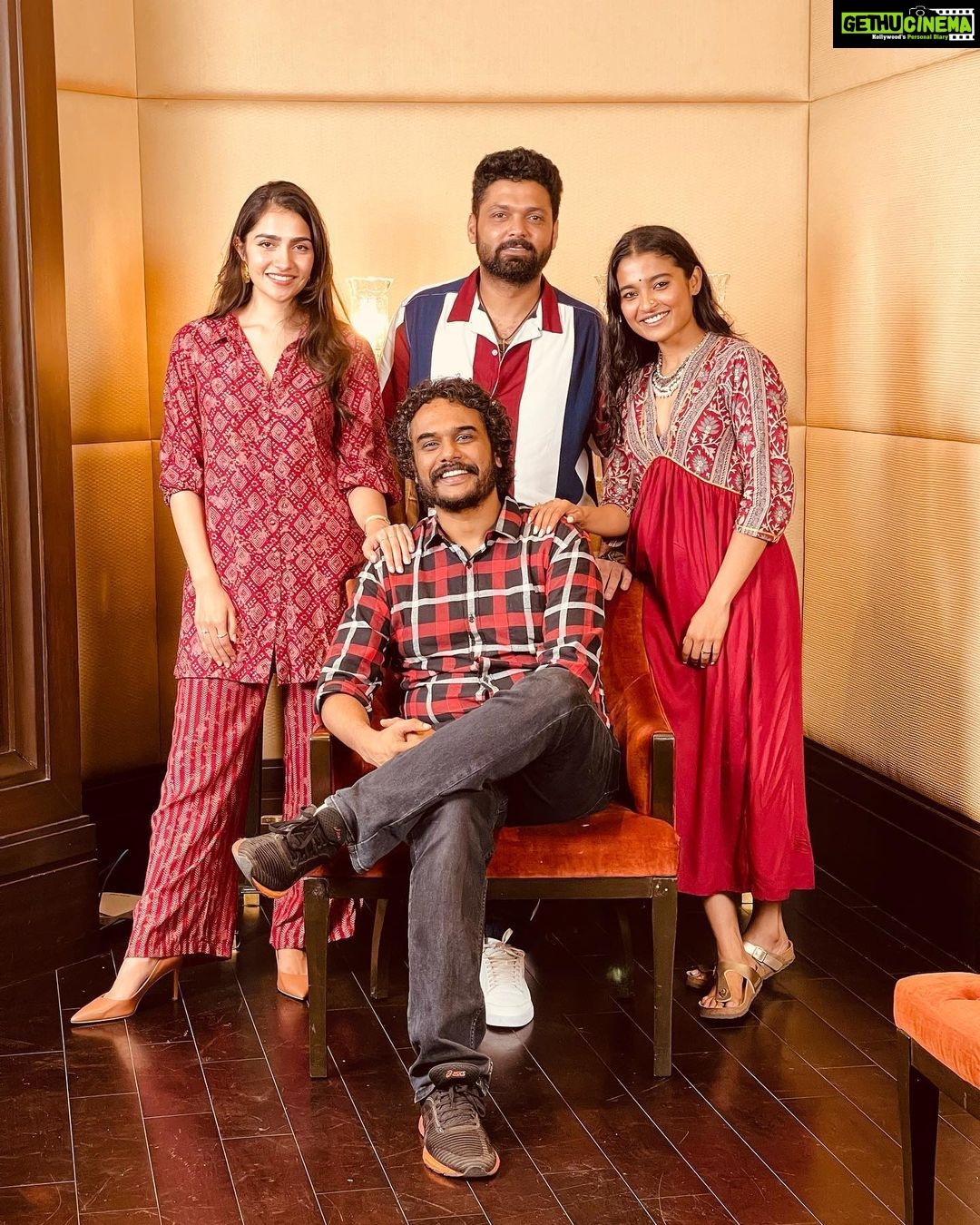 Rukmini Vasanth Instagram - One family foto🫠🧿♥️