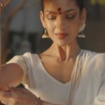 Rukmini Vijayakumar Instagram - I grew up listening to this suprabhatam every morning…. “Awake oh Rama! The sun rises, and so must you. Rise to perform your duties toward your people” Deepavali, Diwali is celebrated across India as the festival of lights. But why the lights? The lamps? The lamps were lit by the citizens of Ayodhya to celebrate the return of Rama after his 14 years of exile. It marks his victory over Ravana. Deepavali is also a philosophical metaphor of conquering our inner demons that have a hundred heads in all directions. It is a symbol of an individual’s quest for the knowledge of the self. Wish you all a very happy Deepavali! And a happy 75th to @cycle.in_ , for bringing the lights to this Deepavali celebration! Video @cycle.in_ #deepavali #diwali #rama #light #lamp #spirituality #rama #sita #ramayana #innerlight
