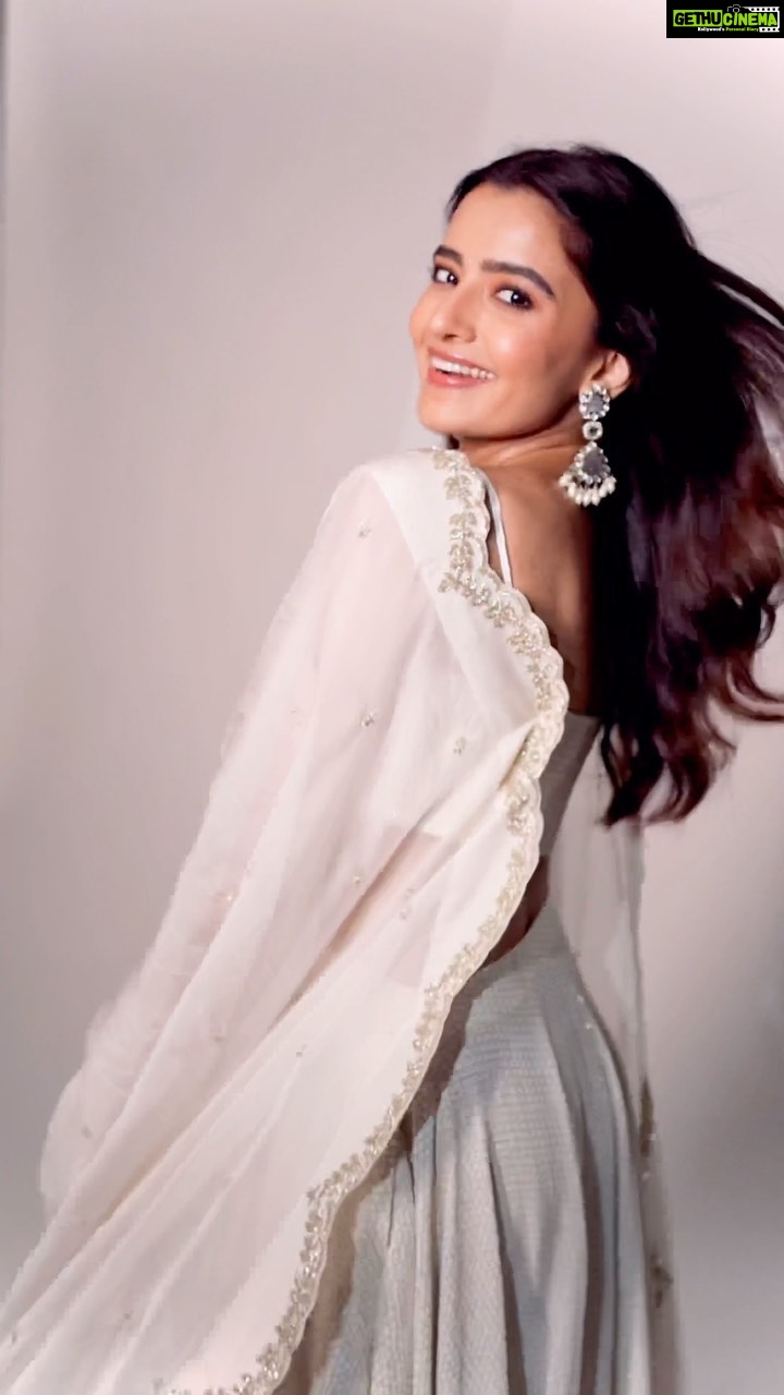 Rukshar Dhillon Instagram - Celebrating the love for Yema Andham! Thanks to all of you. This song is truly special♥️ #YemaAndham #SparkTheLife Captured by- @pranil_chintewar Wearing- @samanthaajainstudio Jewellery- @houseofqc @houseofjskjewels Styled by- @shefalideora_ Make up- @ritikaturakhia01