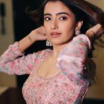 Rukshar Dhillon Instagram - Spark🎆 Captured by- @pranav.foto Styled by- @rashmitathapa Wearing- @anupellakuruofficial Jewellery- @thetrinkaholic Make up- @makeupbysakshimehta Hair- @aartigupta5565
