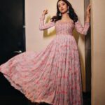 Rukshar Dhillon Instagram - Spark🎆 Captured by- @pranav.foto Styled by- @rashmitathapa Wearing- @anupellakuruofficial Jewellery- @thetrinkaholic Make up- @makeupbysakshimehta Hair- @aartigupta5565