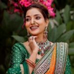 Rupali Bhosale Instagram – ‘महासंग्राम’ पासून सुरू झालेला प्रवास ‘आई कुठे काय करते’ च्या शिखरापर्यंत ज्यांनी जिद्दीने पूर्ण केला!
फक्त मराठी विश्वातच नाही तर ज्यांनी हिंदी इंडस्ट्रीतही आपला ठसा उमटवला.ज्या संजना चा आधी राग यायचा ती हळूहळू कधी प्रेमळ होत गेली आणि आवडायला लागली हे प्रेक्षकांना कळलंही नाही हा इतका सहज बदल,ही किमया फक्त एक कसलेली अभिनेत्रीच करू शकते! रूपालीजी रूपाने आणि गुणांनी इतक्या सुंदर आहेत, त्यांना मिरासी स्टुडिओसने ‘देखणी’ नाही म्हटलं तरच नवल!

Follow- @miraasistudios

#dekhanisong #dedicated #dekhani #rupalibhosle #beutiful #beauty #Newsong #aaikuthekaykarte #starpravah #miraasistudios #marathisong