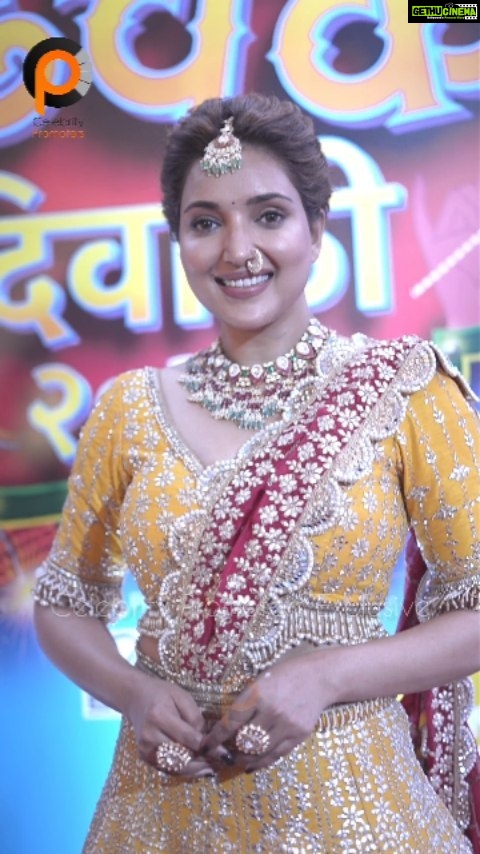 Rupali Bhosale Instagram - स्टार प्रवाह ढिंचॅक दिवाळी २०२३ च्या रेडकार्पेट वर अभिनेत्री रुपाली भोसलेचा मनमोहक अंदाज ❤️ ‘स्टार प्रवाह ढिंचॅक दिवाळी २०२३’ ५ नोव्हेंबरला सायंकाळी ७ वाजता फक्त स्टार प्रवाहवर #StarPravah #DhinchyakDiwali #RupaliBhosle #DhinchyakDiwali2023