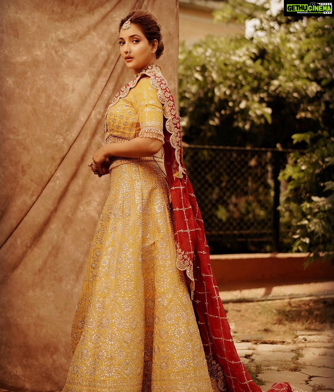 Rupali Bhosale Instagram - "DREAMS ARE CLOSER THAN THEY APPEAR” ~ RuMi ~ Mua @makeupartist_smita Hair @hair_by_poornimagavhane Jewellery @jizajewellerystudio Outfit @mihir_designer_studio Captured by @gauravk6677 Styled and managed by @jizajewellerystudio Personal Assistant @raju_chiluka31 . . . . . . #LifeIsBeautiful #FeelLife #InstaGood #PositiveVibes #InstaPic #Friday #FridayVibes #RupaliBhosle #RockingRupali #RupaliWinningHearts #KeepLoving #Sanjana #StarPravah #AaiKutheKayKarte 🧿