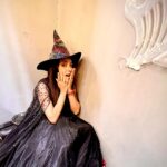 Rupali Ganguly Instagram - Waiting for the Witching hour 🧙🏽‍♀️🎃 😈 #halloween #witch #instapic #party #instagoid #rupaliganguly #anupamaa #jaimatadi #jaimahakal