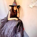 Rupali Ganguly Instagram - Waiting for the Witching hour 🧙🏽‍♀️🎃 😈 #halloween #witch #instapic #party #instagoid #rupaliganguly #anupamaa #jaimatadi #jaimahakal