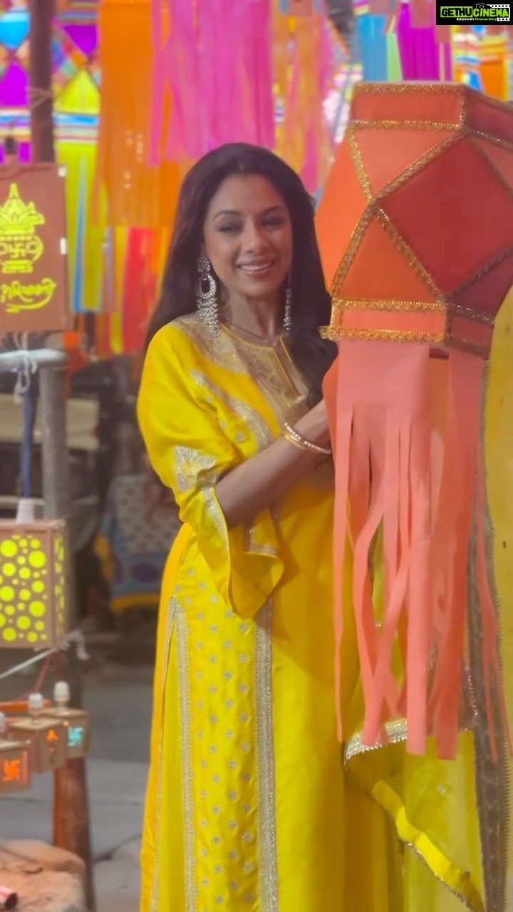 Rupali Ganguly Instagram - Taking our Honourable Prime Minister @narendramodi Ji’s #VocalForLocal initiative one step ahead by doing my bit, hope you all do it too! . #goodinitiative #initiative #goodcause #diwali #DiwaliVibes #diwalireel #jaimatadi #jaimahakal #anupamaa #rupaliganguly