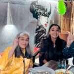 Rupali Ganguly Instagram - Sarabhai’s first telecast was on 1st Nov 2004 at 8PM. Co-actors to friends and friends to family Sarabhai has always been so close to my heart and today it marks its 19 years… cheers to those crazy, beautiful and amazing 19 years! And to celebrate the beautiful journey of Sarabhai… here is all of us jamming to our favourite tune! ❤️❤️ #SarabhaiVsSarabhai #show #nostalgia #celebrations #showanniversary #family #JaiMataDi #JaiMahaKaal #RupaliGanguly