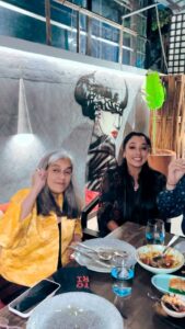 Rupali Ganguly Instagram - Sarabhai’s first telecast was on 1st Nov 2004 at 8PM. Co-actors to friends and friends to family Sarabhai has always been so close to my heart and today it marks its 19 years… cheers to those crazy, beautiful and amazing 19 years! And to celebrate the beautiful journey of Sarabhai… here is all of us jamming to our favourite tune! ❤️❤️ #SarabhaiVsSarabhai #show #nostalgia #celebrations #showanniversary #family #JaiMataDi #JaiMahaKaal #RupaliGanguly