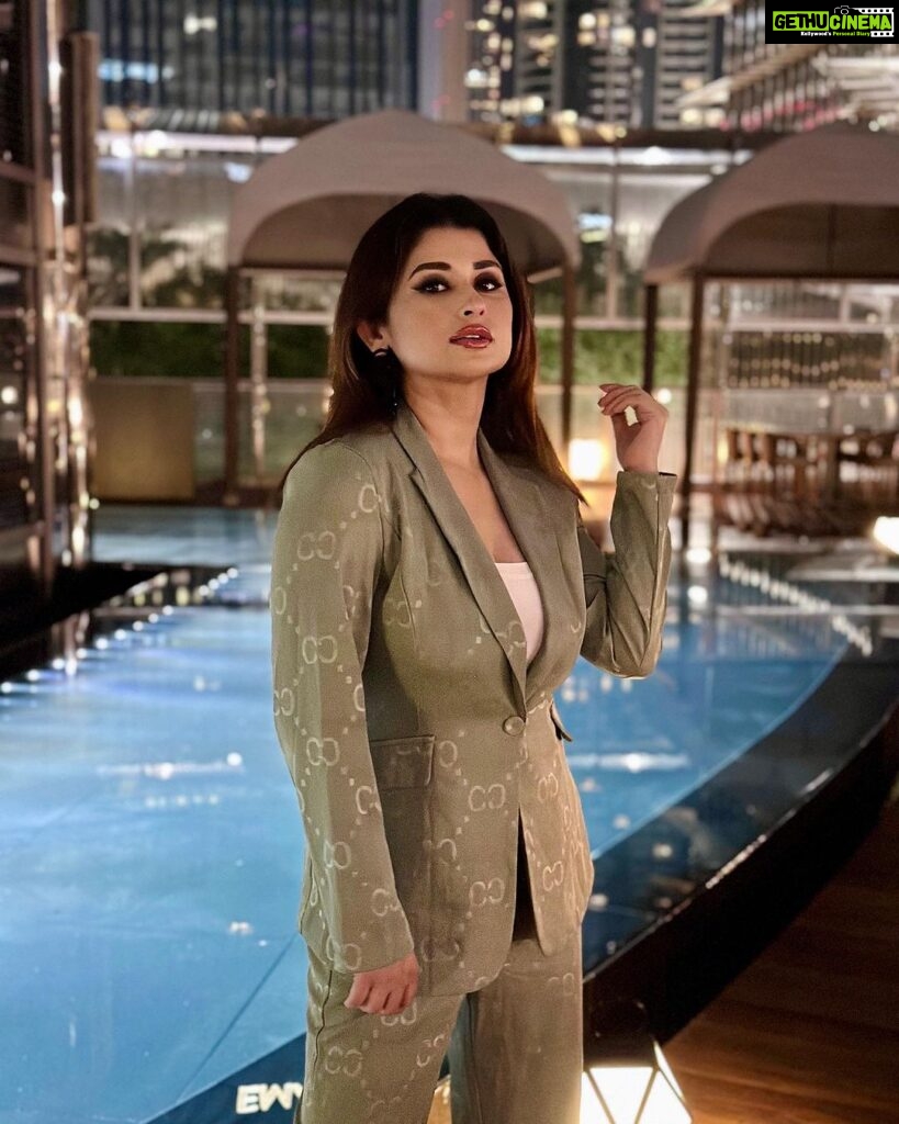 Saba Khan Instagram - Habibi ❤️ . Outfit - @fashionstruc . . #dubai #burjkhalifa #sabakhan Armani/Amal - Armani Hotel, Burj Khalifa