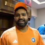 Sachin Tendulkar Instagram - The Medal Ceremony 🏅 in the dressing room just attained “LEGENDARY” status 🙌 #TeamIndia was in for a surprise when someone 𝗜𝗡𝗦𝗣𝗜𝗥𝗔𝗧𝗜𝗢𝗡𝗔𝗟 announced the best fielder award 🫡🔝 #CWC23 | #MenInBlue | #INDvSL