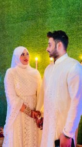 Sahar Afsha Instagram - The prophet Muhammad phub said “when a husband & wife look at each other with love “ Allah looks at both of them with mercy ❤️ 
.
.
Laugh , play & joke with your spouse it’s SUNNAH 
A good life partner is a blessing from ALLAH 

Masha Allah

Now & forever ❤️ @arizzshaikh 
.
.
.
.
.
.
#saharafsha #reels #reelsinstagram #reelitfeelit #hijab #deen #islamicquotes #love #life