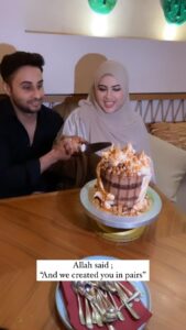 Sahar Afsha Instagram - “ You wil be perfect for the one who deserves you “
Sabko pata hai ke mujhe meetha itna pasand hai 💕 m always surprised with beautiful yummy desserts #allahamdulillah 
*
*
*
*
#saharafsha #love #life #allahamdulillah #mashaallah #couplegoals #wedding #dinner #reels #reelsinstagram #reelitfeelit