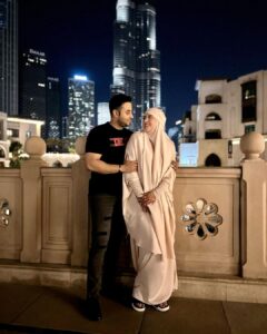 Sahar Afsha Instagram - Allahamdulliah ❤️ with my two mains♾ a love bond for hereafter @arizzshaikh @madmax65official ..!!

.

.

.

.

.

.

#saharafsha #downtown #dubai #travel #dubailife #hijab #love #peace #allah #life