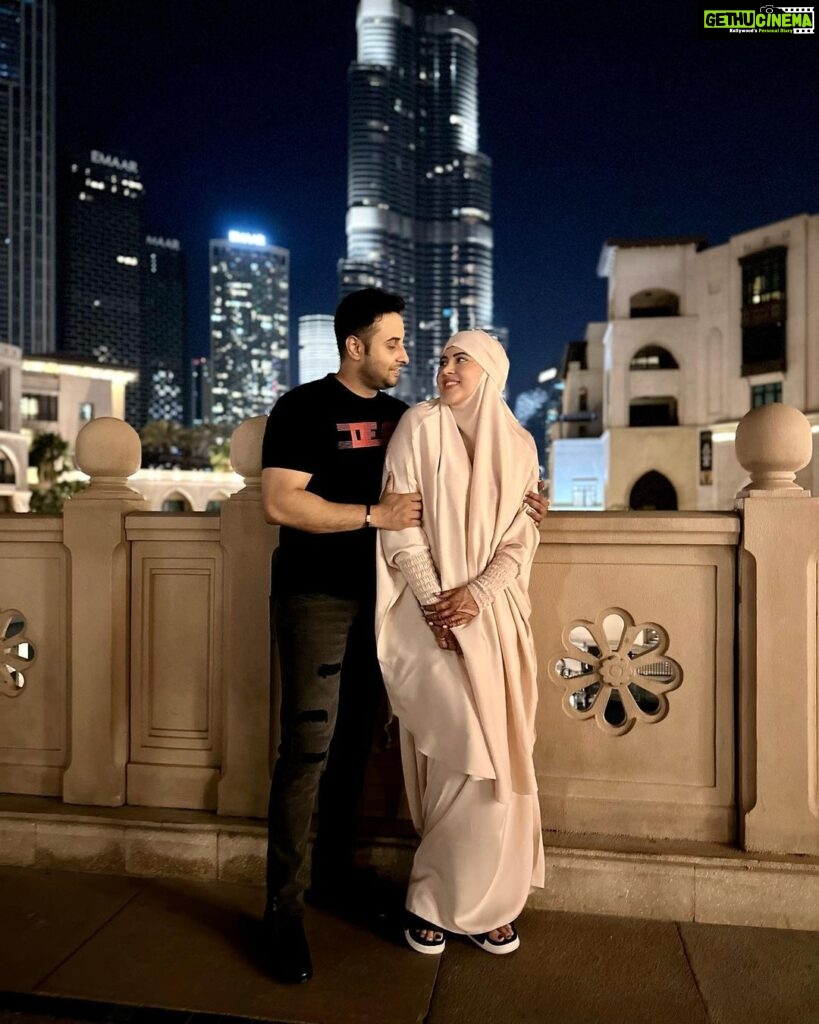 Sahar Afsha Instagram - Allahamdulliah ❤️ with my two mains♾ a love bond for hereafter @arizzshaikh @madmax65official ..!! . . . . . . #saharafsha #downtown #dubai #travel #dubailife #hijab #love #peace #allah #life Downtown Dubai
