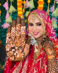 Sahar Afsha Instagram - Mehndi tumhare naam ki ❤️ 
#saharizkishadi 
.
.
.
.
.
Decor @blossomblr 
Mehndi artist @zaibamehendi7788 
Mehndi @_haya_by_naaz