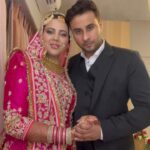 Sahar Afsha Instagram - It’s been a year today ya hayati ❤️ ya Amar this is for now n forever 😇 till jannah insha allah , I love you @arizzshaikh This was our valima 💕 “And among His signs is this, that He created for you mates from among yourselves, that you may dwell in peace and tranquillity with them. And He has put love and mercy between your (hearts): Verily in that are signs for those who reflect.” This verse sums up the purpose of marriage in Islam #love #husbandandwife #islamicquotes #allahﷻ