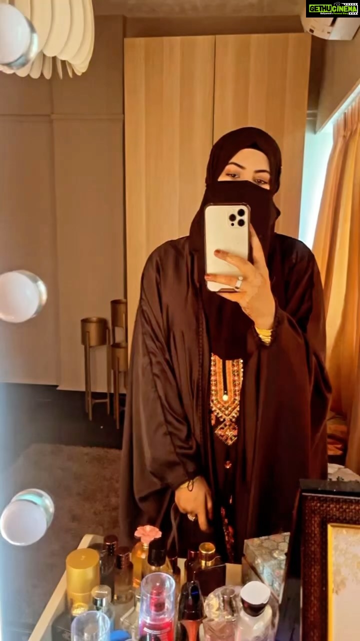 Sahar Afsha Instagram - It’s a blessing of Allah & gift to a woman ❤️ Repost | Reshare | Like | Comment you Will earn rewards as sadaka-e-jariya💕 * * * * * * * * * * The Prophet Mohammed (SAW) said : “The one who guides to something good has a reward similar to doing it “. * * * * * * * #islamicreminders #ummah #allah #dua #trust #worship #lord #deen #sabr #gratitude #patience #faith #love #reels #reelsinstagram #reelsvideo #reelitfeelit #reelsviral #reelkarofeelkaro #hijab #saharafsha