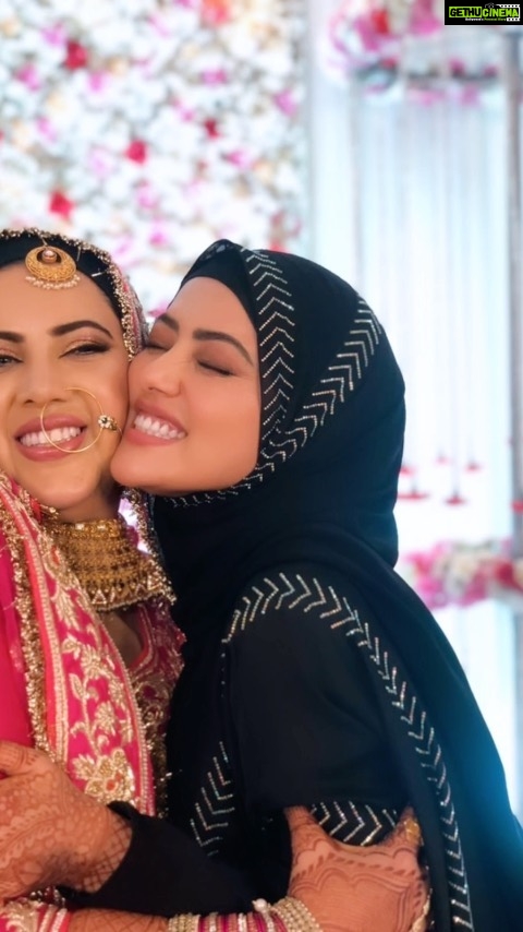 Sahar Afsha Instagram - Everything happens on right time & right reason ❤️ taking you guys back to my valima ❤️ the bond is forever @sanakhaan21 allahamdulliah : : : : : : : : : #sanakhan #saharafsha #wedding #valima #hijab #muftimenk #thoughtoftheday #islamicquotes #lifequotes #deen #ummah Bangalore, India