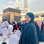 Sahar Afsha Instagram – Badal jati hai kismat dua se 🤲 kyu mayoos Hota hai khuda se 😇 never give up !! Ask Allah swt , Dont miss your salah … Allah wil bless you with everything u deserve & which is better for you..🥰 jumma ke Mubarak din khub dua karein aur mujhe bhi yaad rakhe 🥰 Mecca, Saudi Arabia