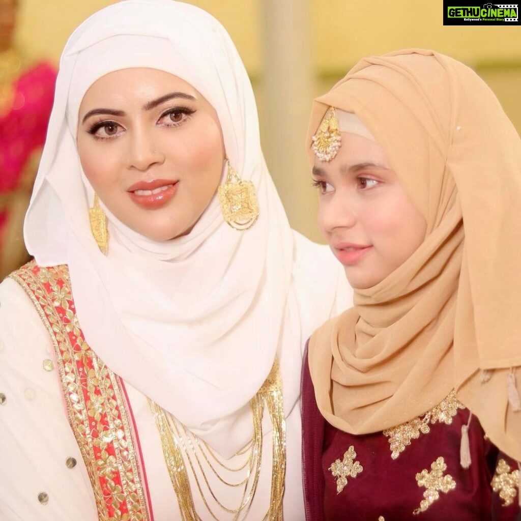 Sahar Afsha Instagram - The greatest act of love is to bring each other closer to Allah❤️ this little sister of mine @sara_tahreen started wearing hijab in such little age by just seeing the change in me❤️ so much love to u my lil sisters , you are such strong gal an inspiration to others 💕 Masha Allah Aap sab bhi duaon mai zaroor yaad rakhna humme ❤️ Bangalore, India