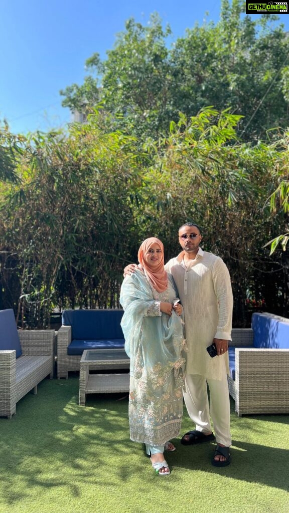 Sahar Afsha Instagram - My Eid this time is extra special because it’s with my husband ❤️, eid is a celebration, where your bond & connections gets more strong with ur family 💜 m truly blessed to have a beautiful and a huge family ❤️ allahamdulliah